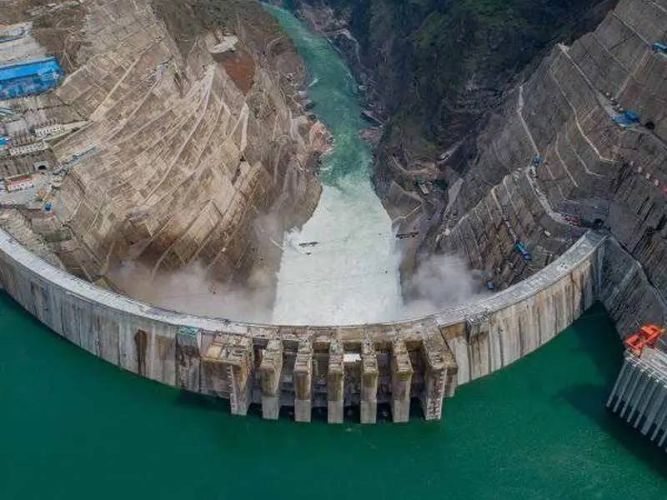 آخرین وضعیت آمادگی طرح‌ها در مواجهه با سیلاب‌ها و پیامدهای این پدیده بررسی شد