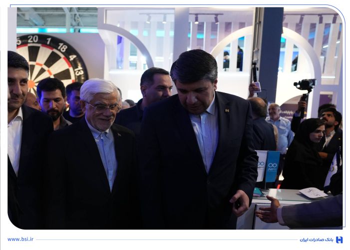 میزبانی بانک صادرات ایران از معاون اول رئیسجمهور در نمایشگاه الکامپ/ قدردانی محمدرضا عارف از عرضه خدمات هوشمند به مشتریان میزبانی بانک صادرات ایران از معاون اول رئیسجمهور در نمایشگاه الکامپ/ قدردانی محمدرضا عارف از عرضه خدمات هوشمند به مشتریان