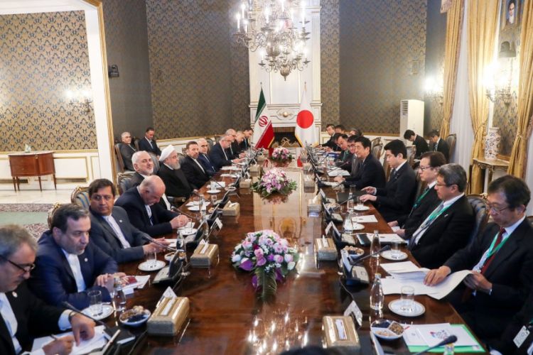  دکتر روحانی رئیس جمهور در نشست مشترک هیأت‌های عالی‌رتبه ایران و ژاپن: تخریب و زیرپا گذاشتن معاهدات بین‌المللی قطعاً به نفع هیچ‌کس نخواهد بود.