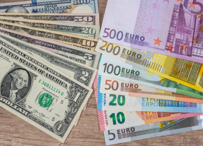 تداوم ثبات نرخ دلار در مرکز مبادله ارز کشور/ کاهش 175 تومانی هر اسکناس یورو