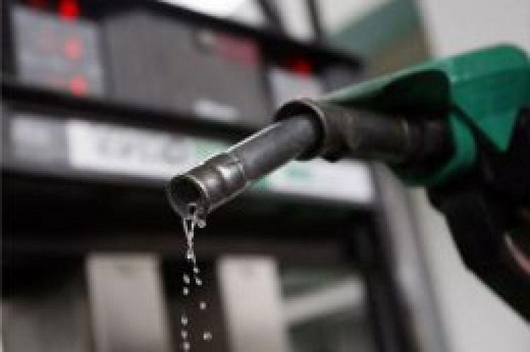 روزانه 115 میلیون لیتر بنزین در کشور مصرف می‌شود/در تهران و کرج مازوت‌سوزی نداریم
